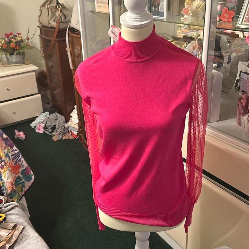 NWT Hot pink light weight sweater size medium